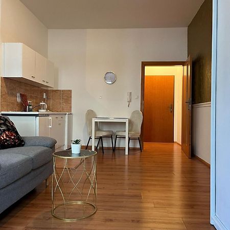 De Luxe 4 May Plaza Bratislava Ngoại thất bức ảnh