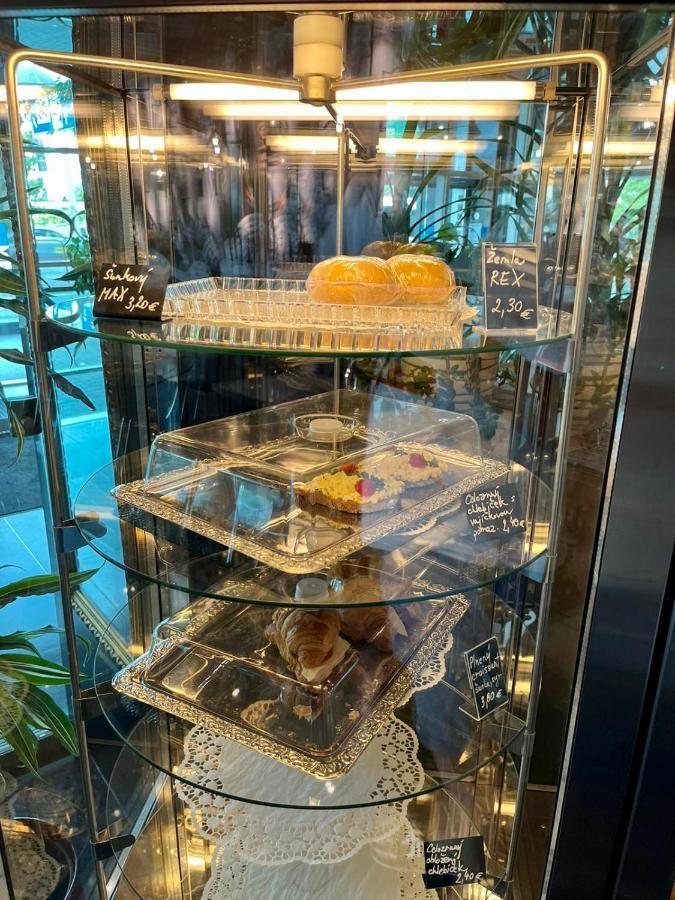 De Luxe 4 May Plaza Bratislava Ngoại thất bức ảnh