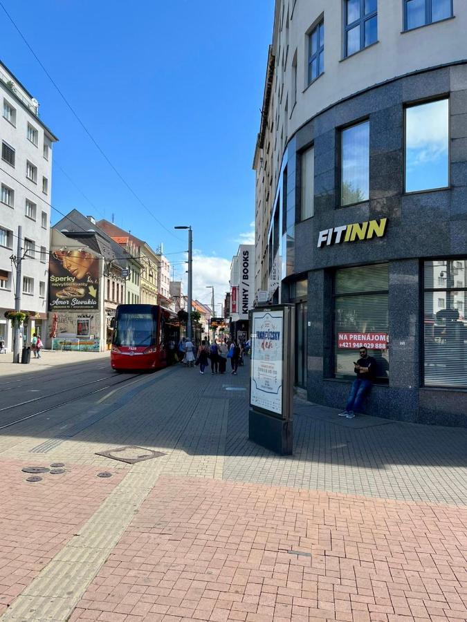 De Luxe 4 May Plaza Bratislava Ngoại thất bức ảnh