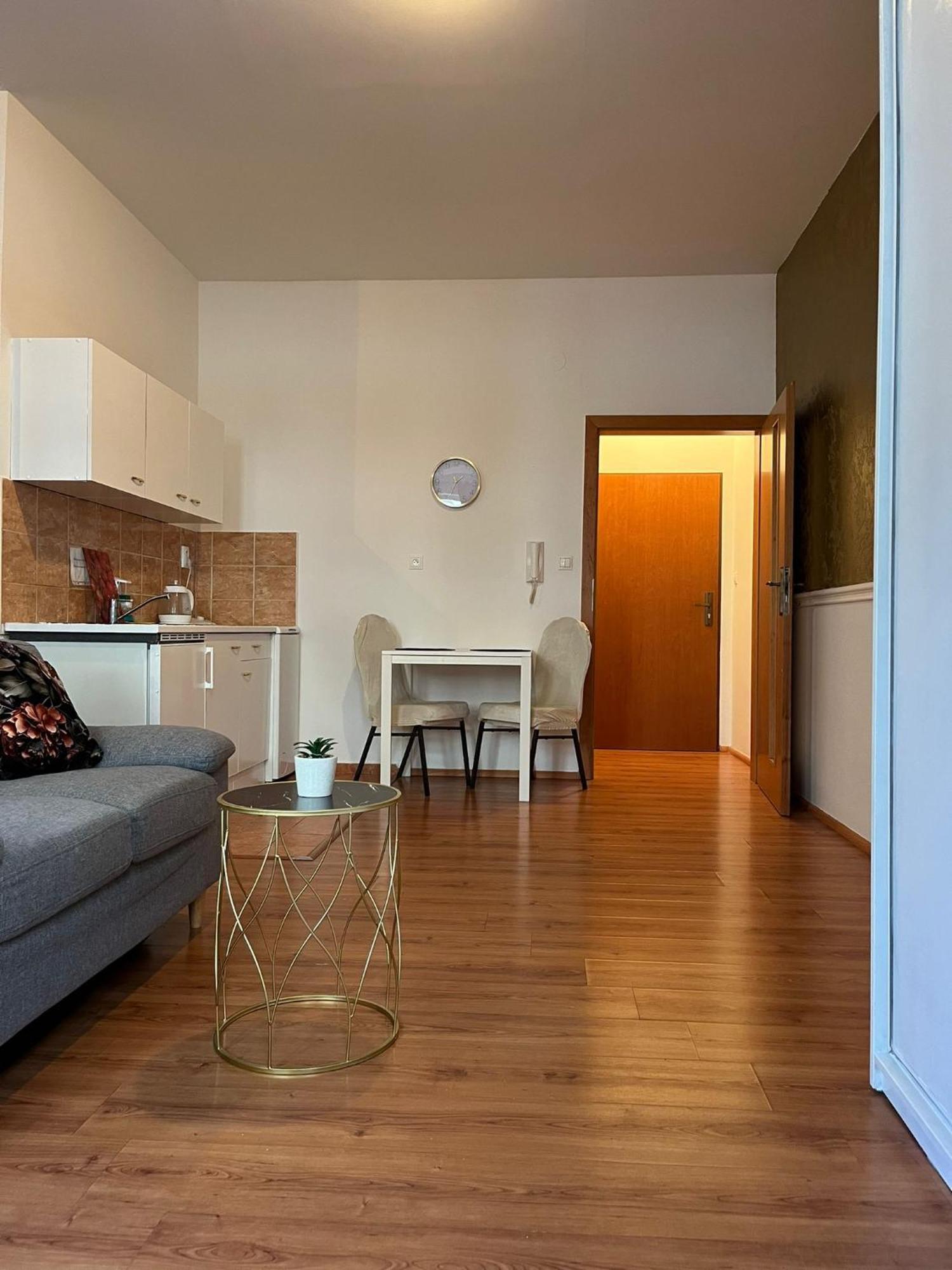 De Luxe 4 May Plaza Bratislava Ngoại thất bức ảnh